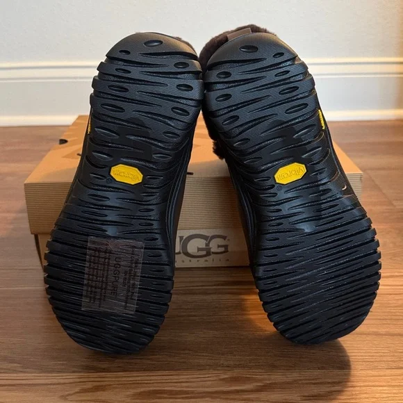 ❄️NEW❄️ UGG Adirondack II Obsidian Boots - Picture 4 of 12